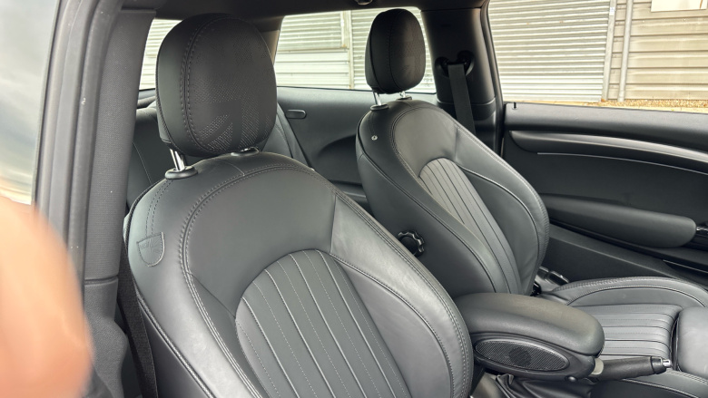 MINI Hatchback 2.0 Cooper S Exclusive 3dr Auto Petrol Hatchback